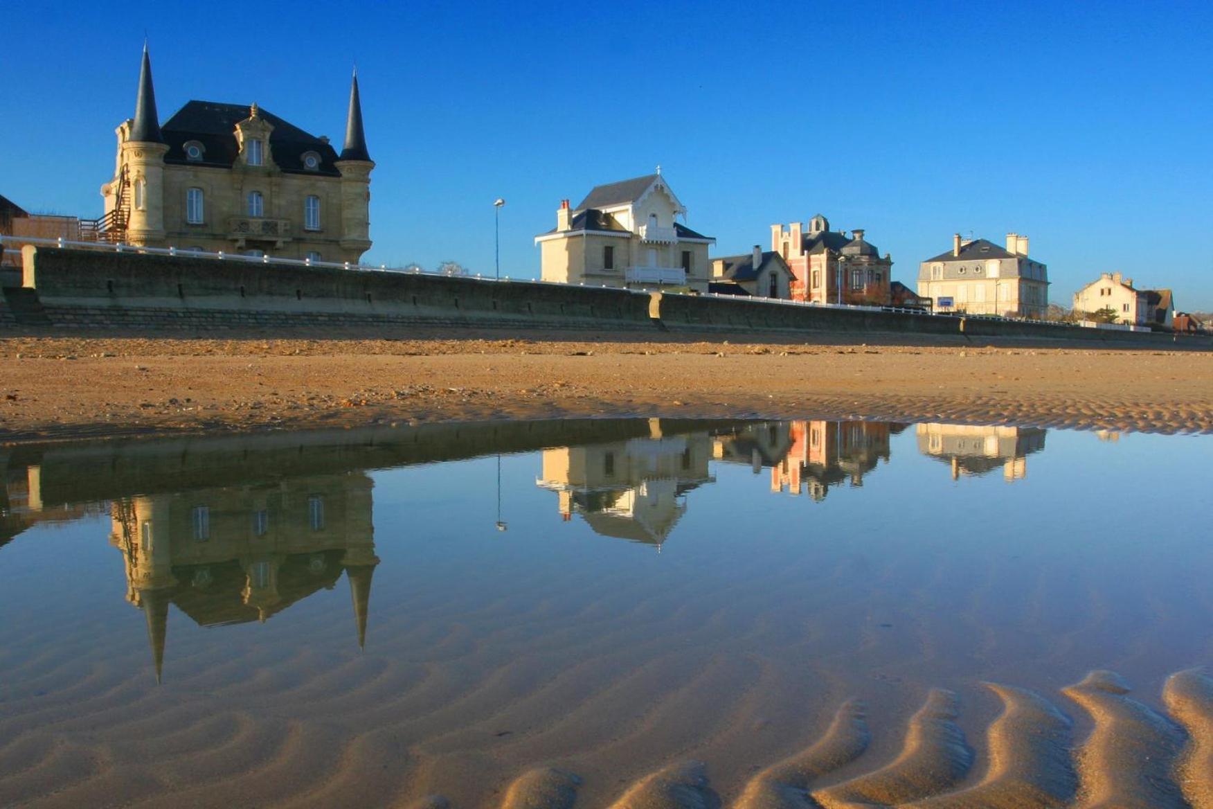 Les Douves Duplex 5 Personnes Lumineux Avec Jardin Et Terrasse Amenagee , Vue Sur Chateau A 5Mn De La Mer, Proche Omaha Beach Et Bayeux Commes 外观 照片