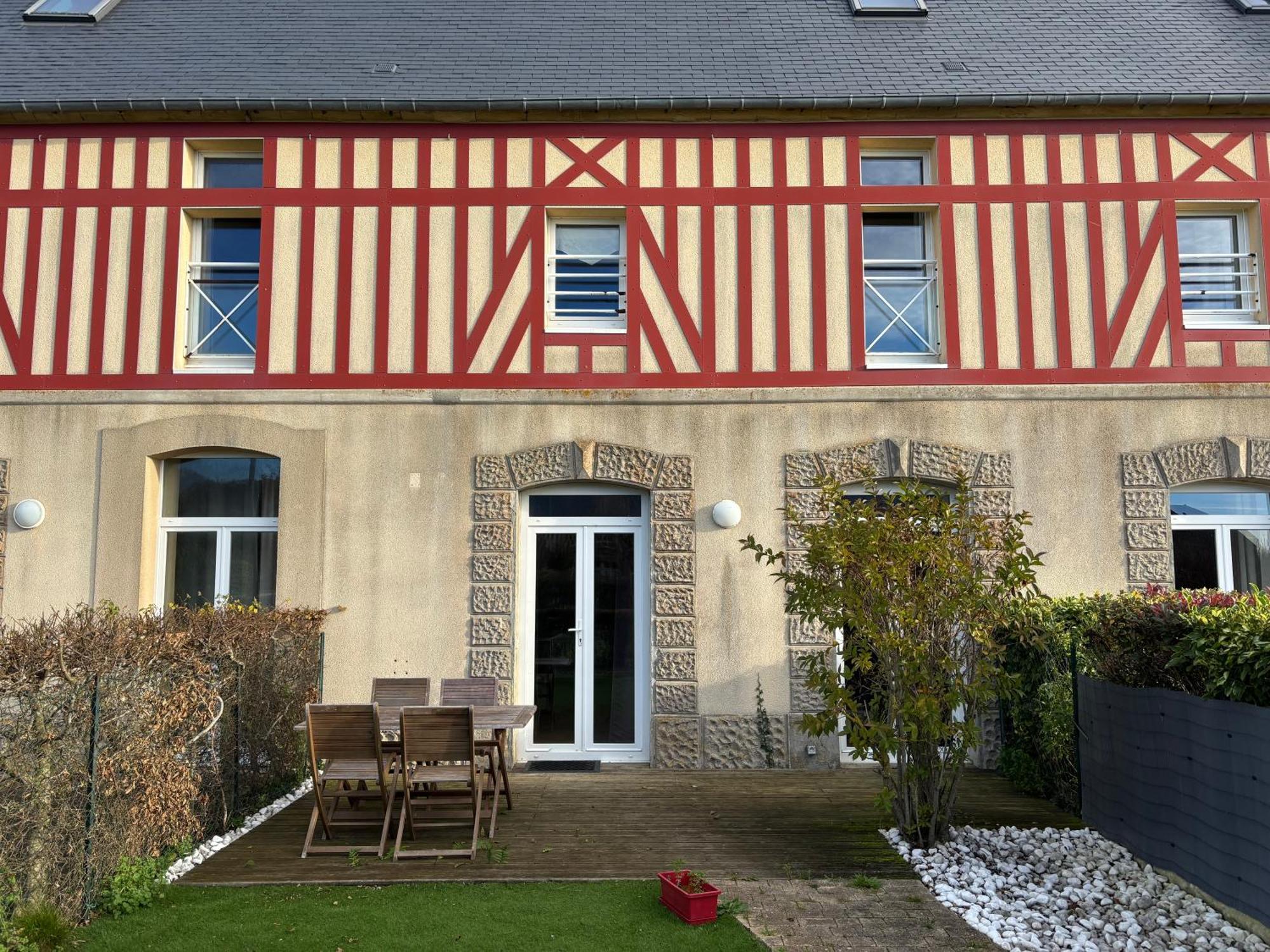 Les Douves Duplex 5 Personnes Lumineux Avec Jardin Et Terrasse Amenagee , Vue Sur Chateau A 5Mn De La Mer, Proche Omaha Beach Et Bayeux Commes 外观 照片